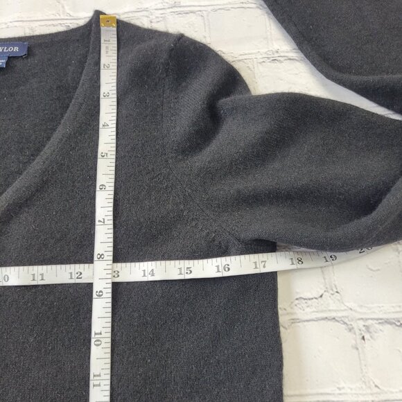Ann Taylor Woman’s Black 100% cashmere v-neck pullover sweater size M - Picture 5 of 12
